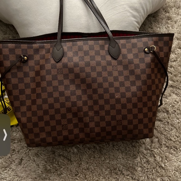 Louis Vuitton bag - Picture 1 of 3